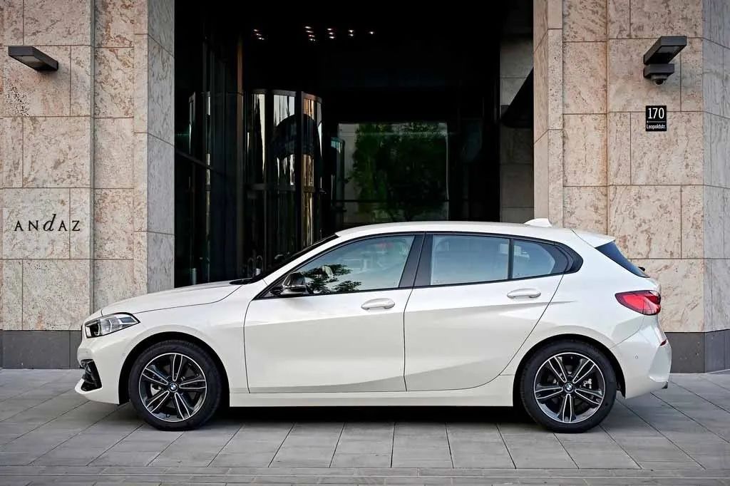 bmw120i，BMW 120i，优雅与性能的完美结合