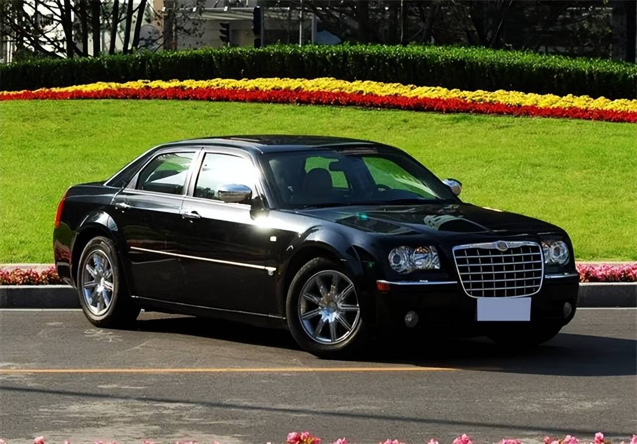 chrysler300c，Chrysler 300C，经典美式豪华轿车的典范