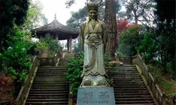 刘伯温三期必出一期，刘伯温三期必出一期，历史背景与预测分析
