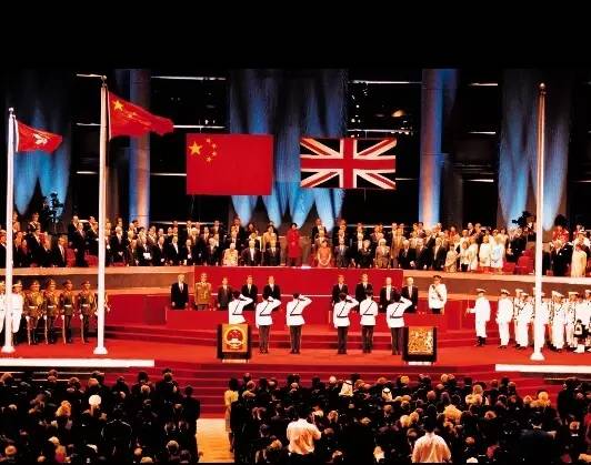 香港二四六开奖免费结果，香港二四六开奖免费结果——彩票背后的故事